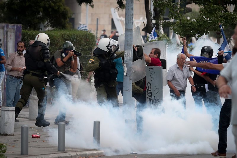 Θεσσαλονίκη: Μερίδα διαδηλωτών επιτέθηκε σε δημοσιογράφους και εικονολήπτες | iefimerida.gr 5
