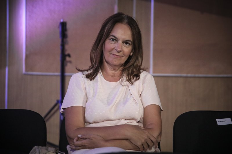 Τα πηγαδάκια στη συνέντευξη Τσίπρα: Νέα συνολάκια, φωσφοριζέ κραγιόν και η μοναχική υπουργός [εικόνες] | iefimerida.gr 8