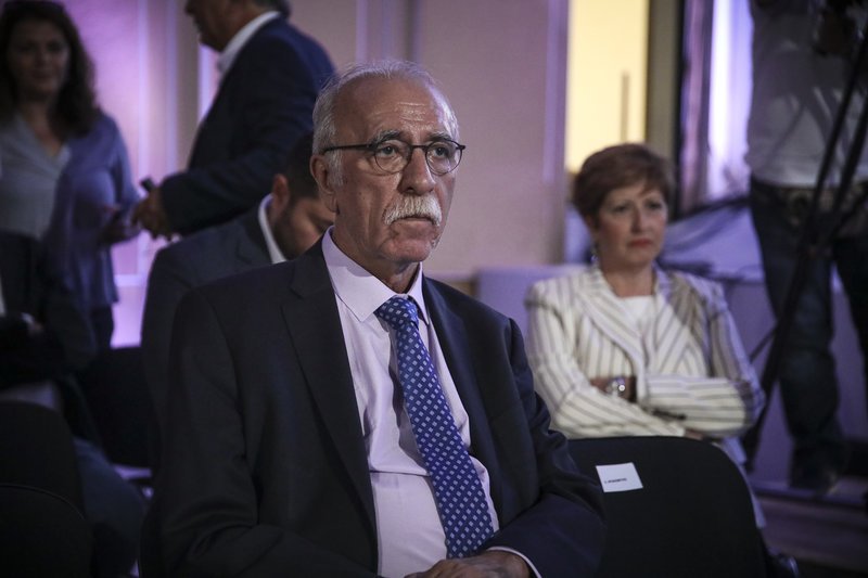 Τα πηγαδάκια στη συνέντευξη Τσίπρα: Νέα συνολάκια, φωσφοριζέ κραγιόν και η μοναχική υπουργός [εικόνες] | iefimerida.gr 17