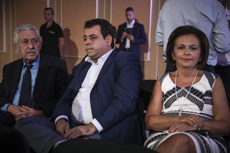 Τα πηγαδάκια στη συνέντευξη Τσίπρα: Νέα συνολάκια, φωσφοριζέ κραγιόν και η μοναχική υπουργός [εικόνες] | iefimerida.gr 15