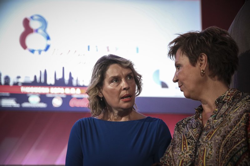 Τα πηγαδάκια στη συνέντευξη Τσίπρα: Νέα συνολάκια, φωσφοριζέ κραγιόν και η μοναχική υπουργός [εικόνες] | iefimerida.gr 20