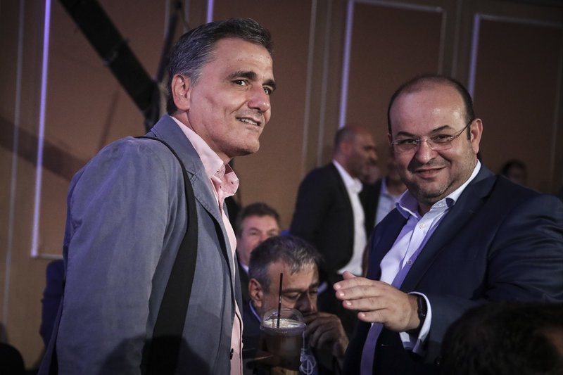 Τα πηγαδάκια στη συνέντευξη Τσίπρα: Νέα συνολάκια, φωσφοριζέ κραγιόν και η μοναχική υπουργός [εικόνες] | iefimerida.gr 11