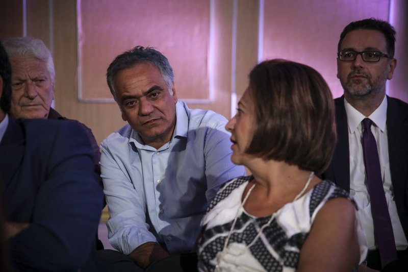 Τα πηγαδάκια στη συνέντευξη Τσίπρα: Νέα συνολάκια, φωσφοριζέ κραγιόν και η μοναχική υπουργός [εικόνες] | iefimerida.gr 14