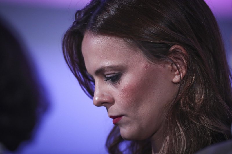 Τα πηγαδάκια στη συνέντευξη Τσίπρα: Νέα συνολάκια, φωσφοριζέ κραγιόν και η μοναχική υπουργός [εικόνες] | iefimerida.gr 0