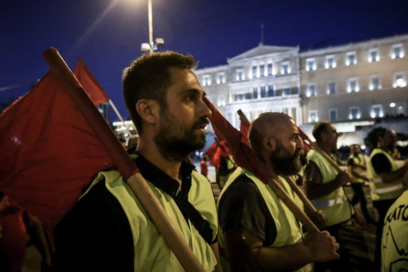 Πορεία του ΠΑΜΕ στη Βουλή κατά τις αντιλαϊκής πολιτικής της κυβέρνησης ΣΥΡΙΖΑ [εικόνες] | iefimerida.gr 0