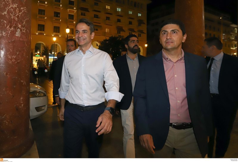 Θεσσαλονίκη: Η βόλτα του Μητσοτάκη στα στέκια νεολαίας -«Χωρίς ΜΑΤ» με selfies και χειραψίες [εικόνες & βίντεο] | iefimerida.gr 3