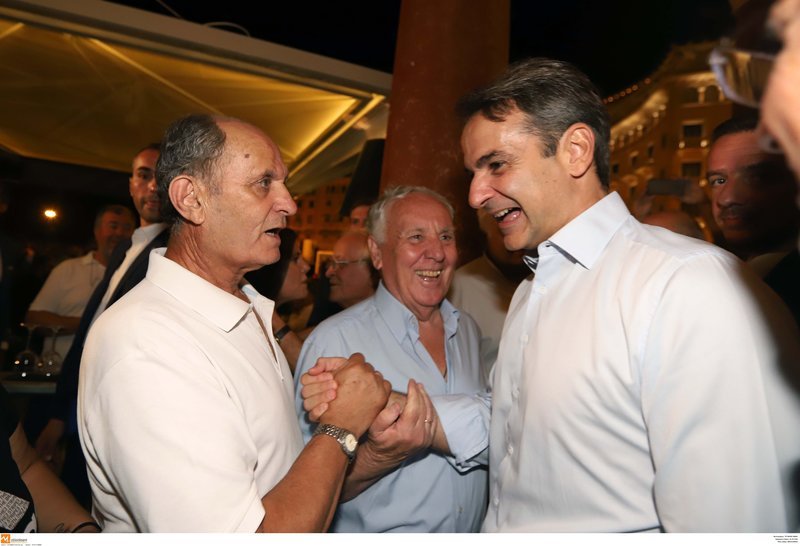 Θεσσαλονίκη: Η βόλτα του Μητσοτάκη στα στέκια νεολαίας -«Χωρίς ΜΑΤ» με selfies και χειραψίες [εικόνες & βίντεο] | iefimerida.gr 13