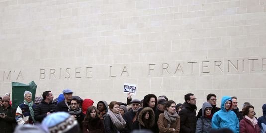 Πλημμύρισε από διαδηλωτές υπέρ της ειρήνης η Γαλλία -Στο Αφγανιστάν διαδήλωσαν για τους «ήρωες» μακελάρηδες [εικόνες] | iefimerida.gr 2