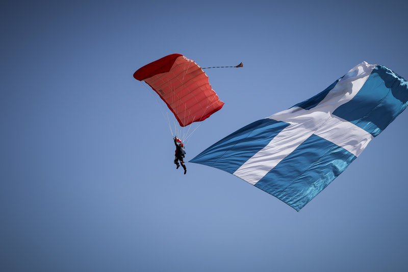 Athens Flying Week: Καθήλωσε το υπερθέαμα με τις κάθετες πτήσεις και τους σχηματισμούς στον αέρα [εικόνες] | iefimerida.gr 41