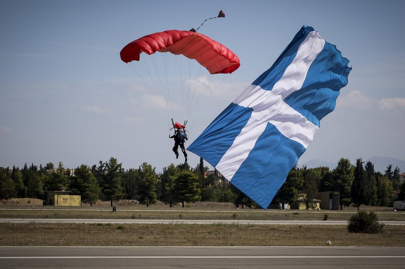 Athens Flying Week: Καθήλωσε το υπερθέαμα με τις κάθετες πτήσεις και τους σχηματισμούς στον αέρα [εικόνες] | iefimerida.gr 42