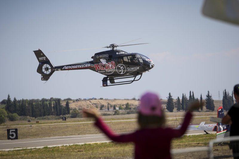 Athens Flying Week: Καθήλωσε το υπερθέαμα με τις κάθετες πτήσεις και τους σχηματισμούς στον αέρα [εικόνες] | iefimerida.gr 48