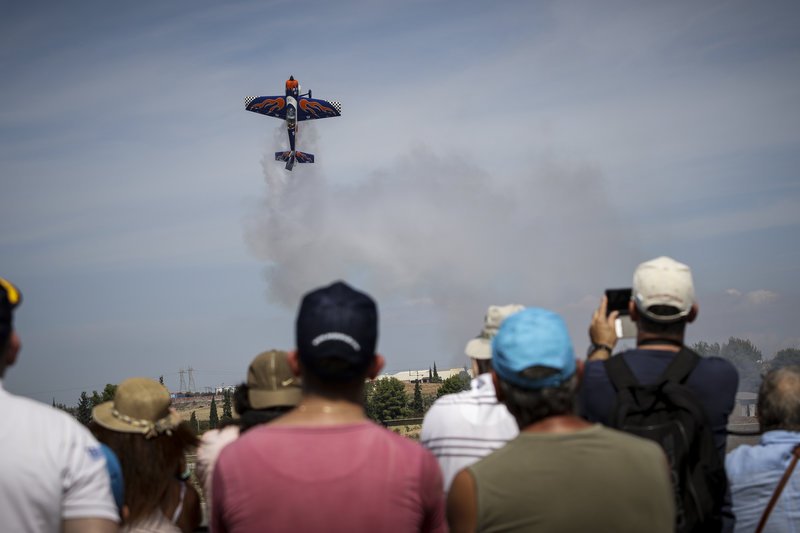 Athens Flying Week: Καθήλωσε το υπερθέαμα με τις κάθετες πτήσεις και τους σχηματισμούς στον αέρα [εικόνες] | iefimerida.gr 49