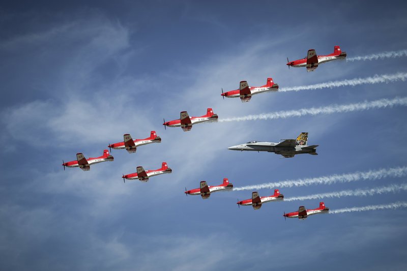 Athens Flying Week: Καθήλωσε το υπερθέαμα με τις κάθετες πτήσεις και τους σχηματισμούς στον αέρα [εικόνες] | iefimerida.gr 51