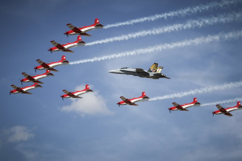 Athens Flying Week: Καθήλωσε το υπερθέαμα με τις κάθετες πτήσεις και τους σχηματισμούς στον αέρα [εικόνες] | iefimerida.gr 57