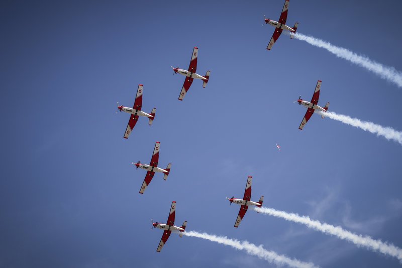 Athens Flying Week: Καθήλωσε το υπερθέαμα με τις κάθετες πτήσεις και τους σχηματισμούς στον αέρα [εικόνες] | iefimerida.gr 67