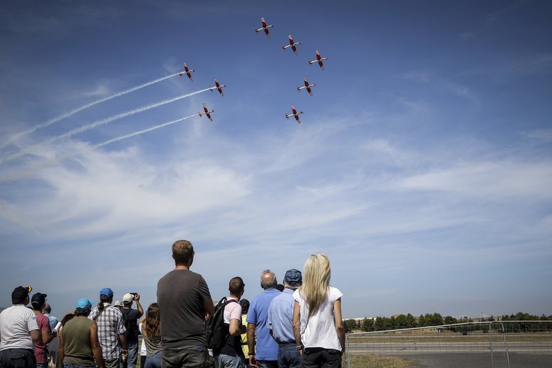 Athens Flying Week: Καθήλωσε το υπερθέαμα με τις κάθετες πτήσεις και τους σχηματισμούς στον αέρα [εικόνες] | iefimerida.gr 70