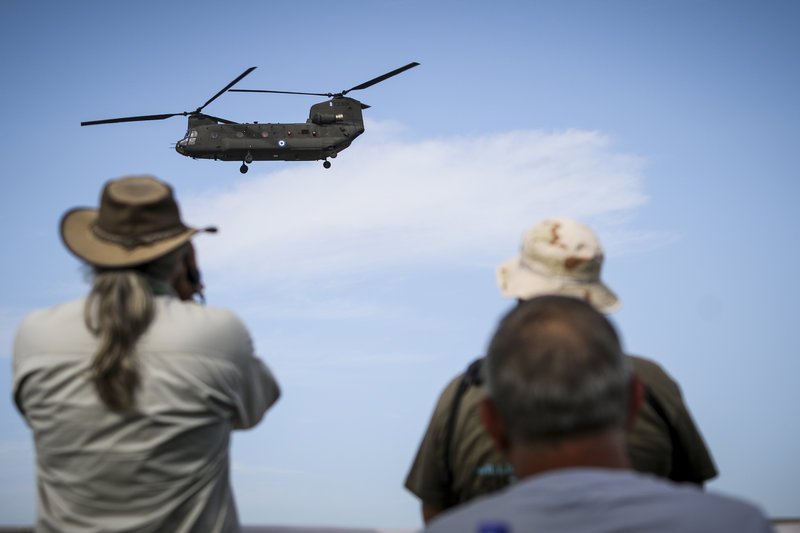Athens Flying Week: Καθήλωσε το υπερθέαμα με τις κάθετες πτήσεις και τους σχηματισμούς στον αέρα [εικόνες] | iefimerida.gr 77