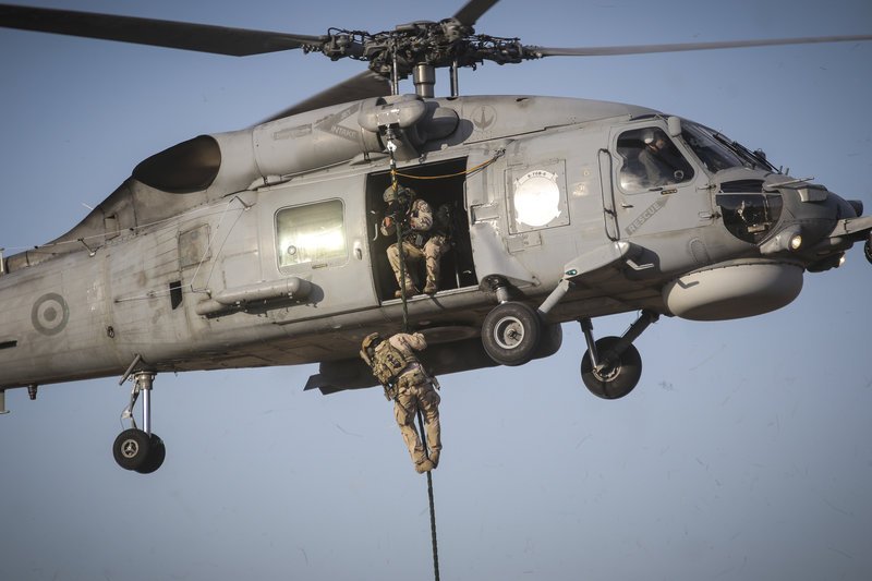 Athens Flying Week: Καθήλωσε το υπερθέαμα με τις κάθετες πτήσεις και τους σχηματισμούς στον αέρα [εικόνες] | iefimerida.gr 88