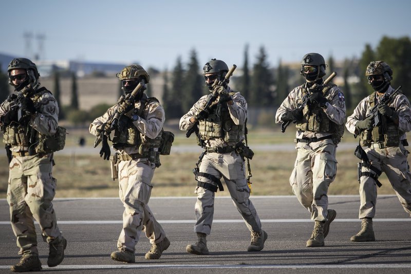 Athens Flying Week: Καθήλωσε το υπερθέαμα με τις κάθετες πτήσεις και τους σχηματισμούς στον αέρα [εικόνες] | iefimerida.gr 90