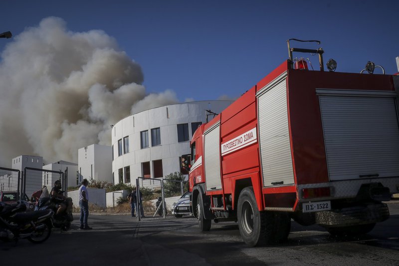 Ο ίδιος εκφράζει τα κακώς κείμενα της κατάστασης στην οποία αναγκάζονται να επιβιώνουν αυτές τις δύο εβδομάδες οι 92 φοιτητές οι οποίοι, όπως ο φοιτητής Δημήτρης Συσκάκης λέει, πολλές φορές δεν τρώνε, αναγκάζονται να παίρνουν δύο λεωφορεία για να πάνε στη σχολή του, με τα εισιτήρια να πληρώνονται από την τσέπη τους.