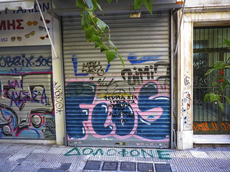 Εγραψαν απειλητικά συνθήματα στο γραφείο του δικηγόρου του κοσμηματοπώλη της Ομόνοιας [εικόνες] | iefimerida.gr 3