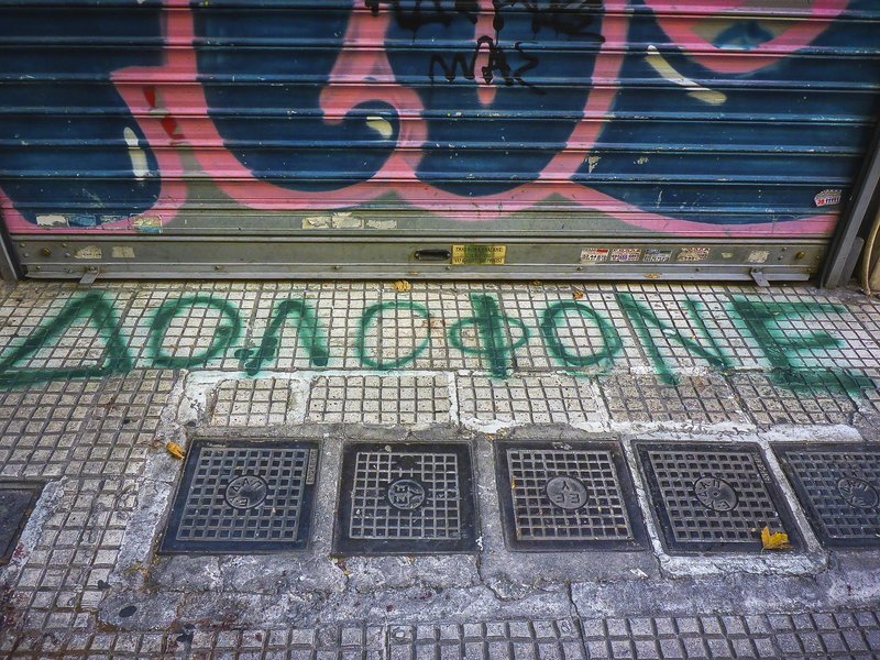 Εγραψαν απειλητικά συνθήματα στο γραφείο του δικηγόρου του κοσμηματοπώλη της Ομόνοιας [εικόνες] | iefimerida.gr 0