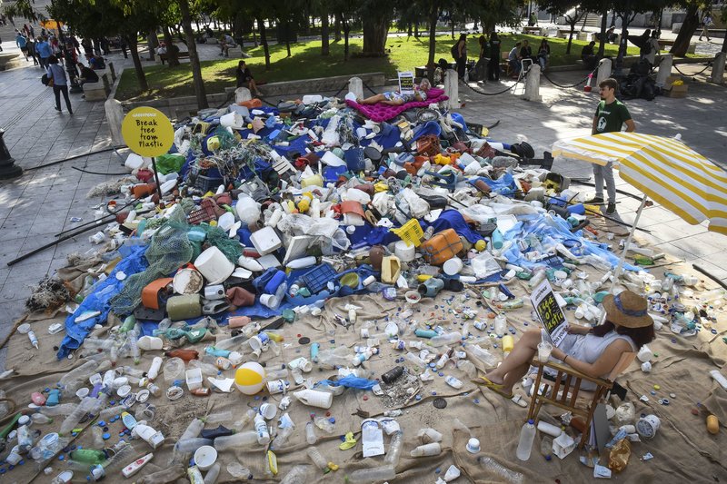 Ολα τα σκουπίδια είναι μόνο από μία παραλία