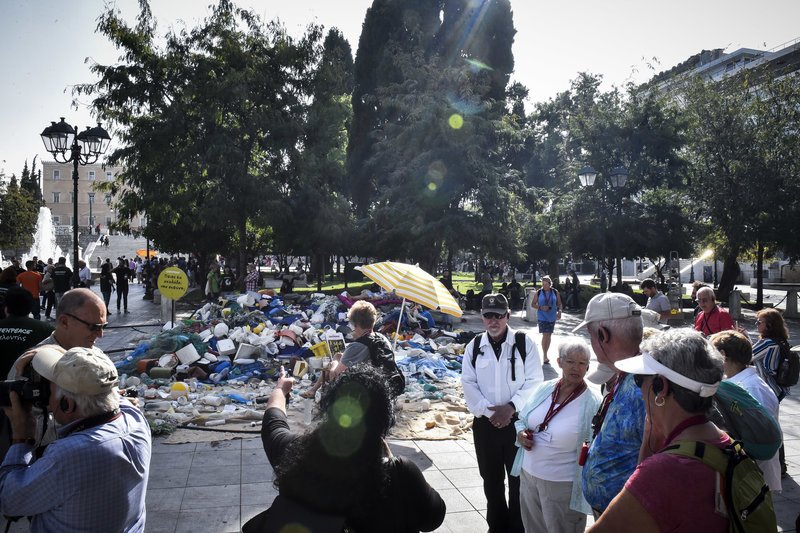 Οσα μέζεψαν τα μέλη της greenpeace από την παραλία Χάρακας στη Νότια Εύβοια