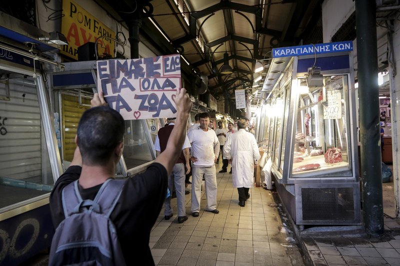 Εξω από την κρεαταγορά