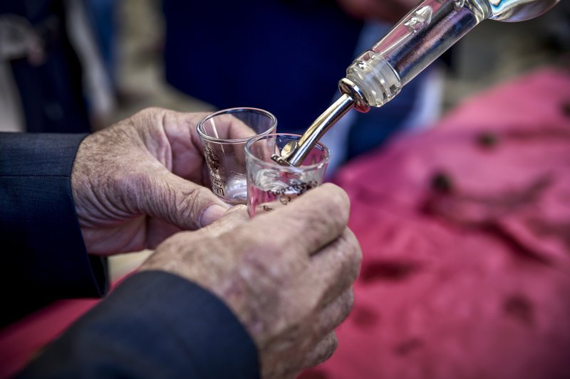 Το φθινόπωρο υποδέχθηκαν στην Αρτα με την 10η Γιορτή Κάστανου και Τσίπουρου στην Ροδαυγή -EUROKINISSI/ΓΙΩΡΓΟΣ ΕΥΣΤΑΘΙΟΥ