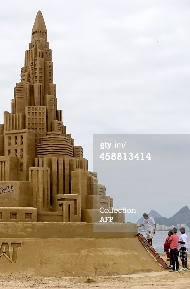 Πύργος 12 μέτρων από άμμο στο Ρίο για... ρεκόρ Γκίνες [εικόνες&βίντεο] | iefimerida.gr 1