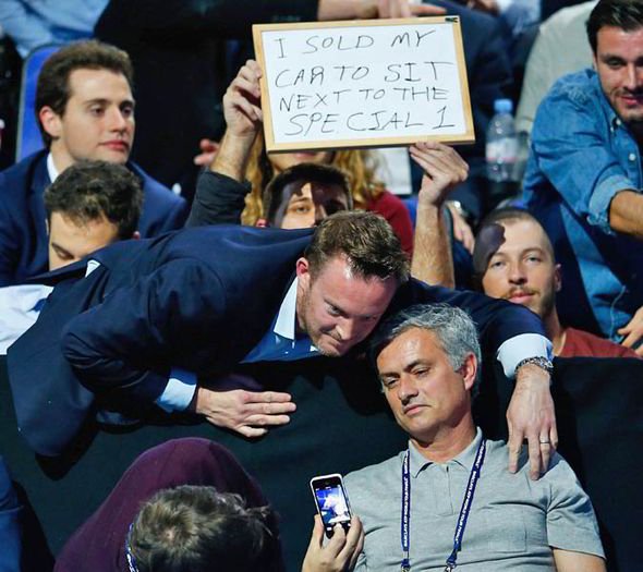 «Πούλησα το αμάξι μου για να καθίσω κοντά στον Μουρίνιο» [εικόνες] | iefimerida.gr 2