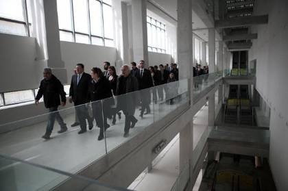 Τα χάχανα που εκνεύρισαν τον υπουργό, τα θρυλικά εγκαίνια του ΕΜΣΤ που δεν έγιναν ποτέ: Τι έγινε και τι δεν έγινε στον πολιτισμό κατά την ελληνική προεδρία [εικόνες-βίντεο]   | iefimerida.gr 4