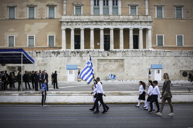Στην παρέλαση συμμετείχαν όλα τα σχολεία της Α΄ Αθηνών (δημοτικά, γυμνάσια και λύκεια), με τον σημαιοφόρο τους και πέντε παραστάτες το καθένα