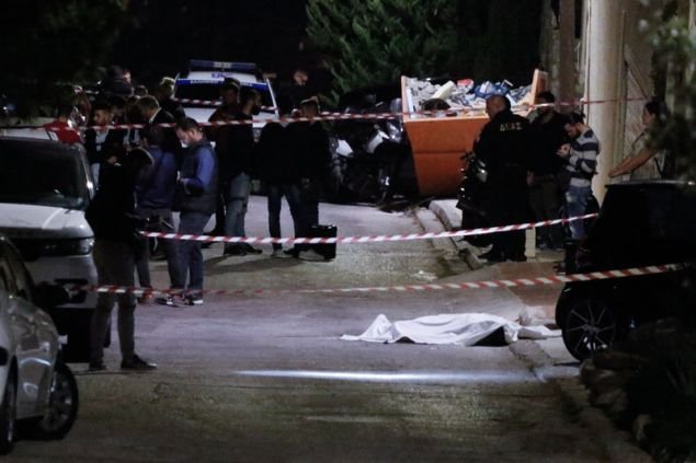 Λίγα λεπτά μετά την άγρια δολοφονία του 46χρονου στη Βούλα