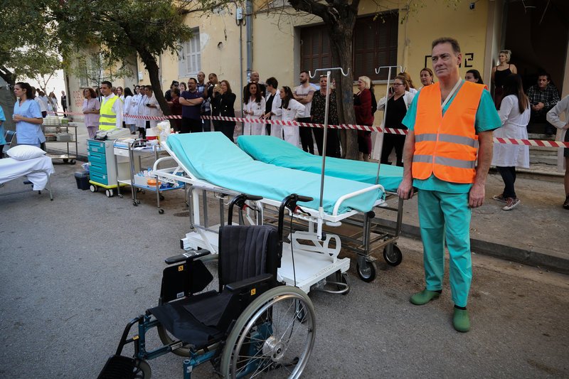 Ασκηση ετοιμότητας στο νοσοκομείο «Αγ. Σάββας» -Τι θα γίνει εάν εγκλωβιστούν ασθενείς και διαφύγει ραδιενέργεια [εικόνες] | iefimerida.gr 5