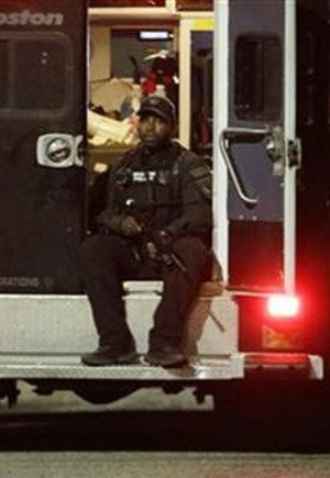 Watertown Βοστώνης: Ποια είναι η πόλη που ζει το απόλυτο θρίλερ – Εντρομοι πολίτες κλειδωμένοι στα σπίτια -Αδειοι δρόμοι [εικόνες] | iefimerida.gr 2