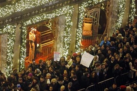 Νέα Υόρκη: Επεισόδια και συλλήψεις για την αθώωση αστυνομικού που στραγγάλισε Αφροαμερικανό [εικόνες & βίντεο] | iefimerida.gr 0