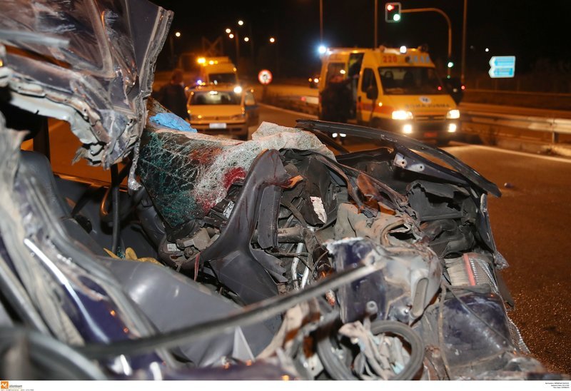 Θεσσαλονίκη: Μετωπική νταλίκας με βαν που μετέφερε πρόσφυγες -Eνας νεκρός, 20 τραυματίες [εικόνες & βίντεο] | iefimerida.gr 8