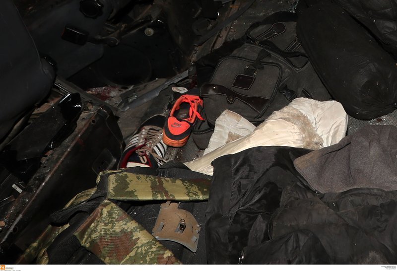 Θεσσαλονίκη: Μετωπική νταλίκας με βαν που μετέφερε πρόσφυγες -Eνας νεκρός, 20 τραυματίες [εικόνες & βίντεο] | iefimerida.gr 7