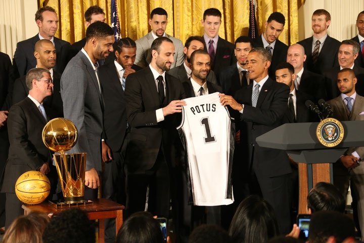 Ο Ομπάμα έπαιξε... μπάσκετ στον Λευκό Οίκο [εικόνες & βίντεο] | iefimerida.gr 2