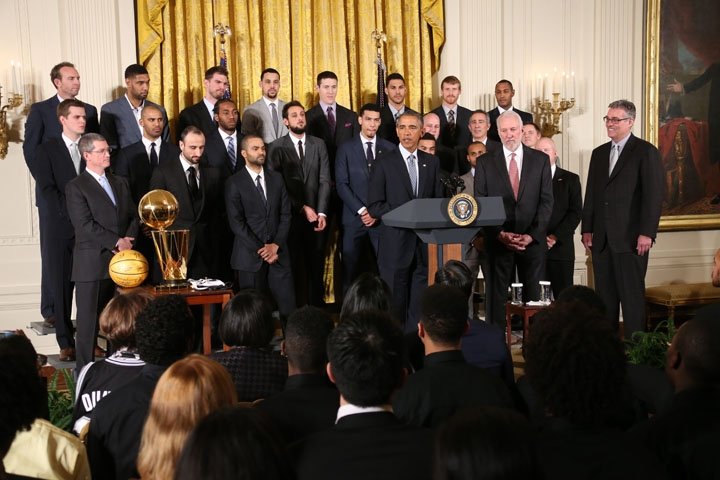 Ο Ομπάμα έπαιξε... μπάσκετ στον Λευκό Οίκο [εικόνες & βίντεο] | iefimerida.gr 0