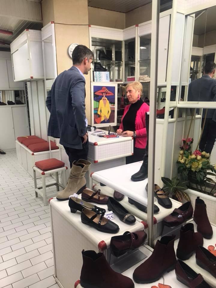 Η βόλτα Μπακογιάννη στις πλατείες Κολιάτσου και Αμερικής -Μίλησε με κατοίκους και επαγγελματίες [εικόνες] | iefimerida.gr 1