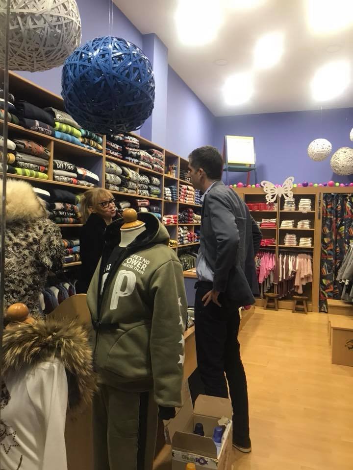 Η βόλτα Μπακογιάννη στις πλατείες Κολιάτσου και Αμερικής -Μίλησε με κατοίκους και επαγγελματίες [εικόνες] | iefimerida.gr 0