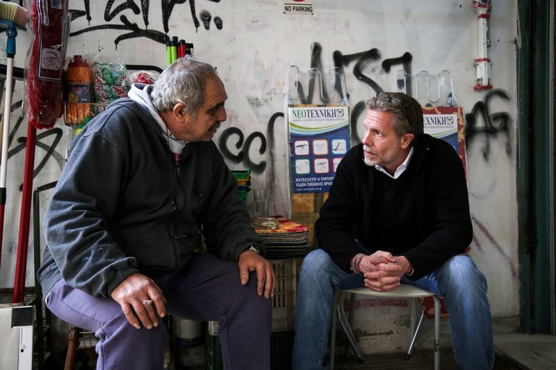 Ο Παύλος Γερουλάνος ξανά στο Κουκάκι -Τι του είπαν οι κατοίκοι για την Airbnb [εικόνες] | iefimerida.gr 0