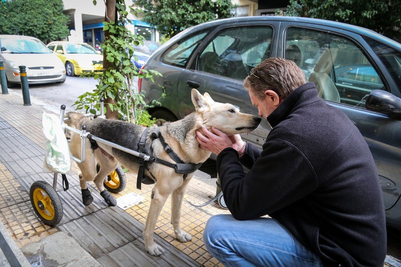 Ο Παύλος Γερουλάνος ξανά στο Κουκάκι -Τι του είπαν οι κατοίκοι για την Airbnb [εικόνες] | iefimerida.gr 4