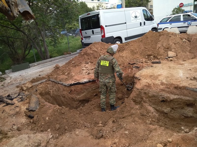Βρέθηκαν 7 βόμβες σε δρόμο στο Ιλιον -Σε έργα οδοποιίας [εικόνες] | iefimerida.gr 4