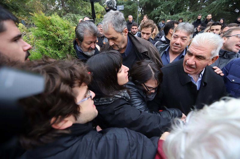 Οι φοιτητές που είχαν αποκλείσει την είσοδο της Σχολής