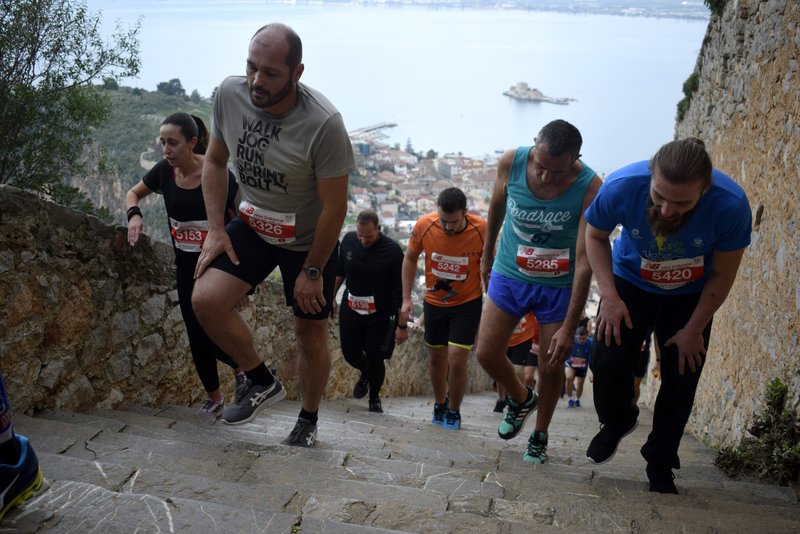 Ναύπλιο: Παλαμήδειος Αθλος από 400 αθλητές-Ανέβηκαν τρέχοντας τα 999 σκαλιά | iefimerida.gr 9