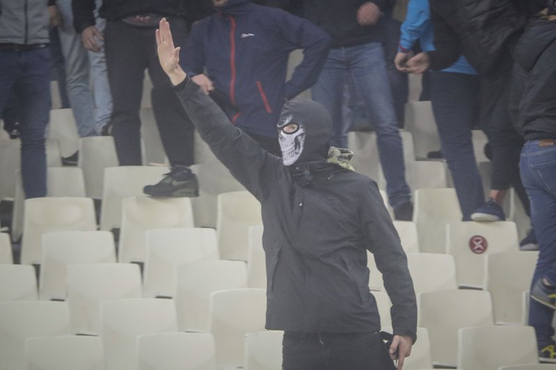 Εκτεταμένα επεισόδια στο ΟΑΚΑ -Μολότοφ και κροτίδες, επέμβαση από τα ΜΑΤ [εικόνες] | iefimerida.gr 9